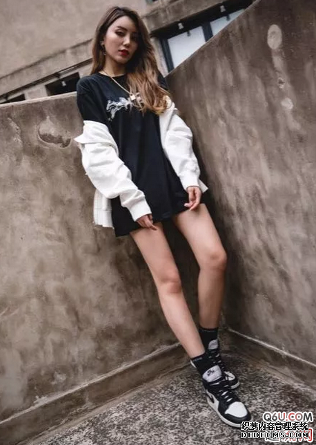 How to look good with yeezy dad shoes and AJ1. Which one looks better on girls when wearing yeezy dad shoes or AJ1 How to look good with yeezy dad shoes and AJ1 Which one looks better on girls wearing yeezy dad shoes or AJ1?